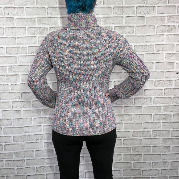 NWOT |•TRIBAL•| Colorful Turtleneck Size Small - Picture 5 of 10